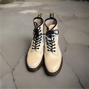 Dr. Martens Off-White Lace-Up Boots men’s 8.5